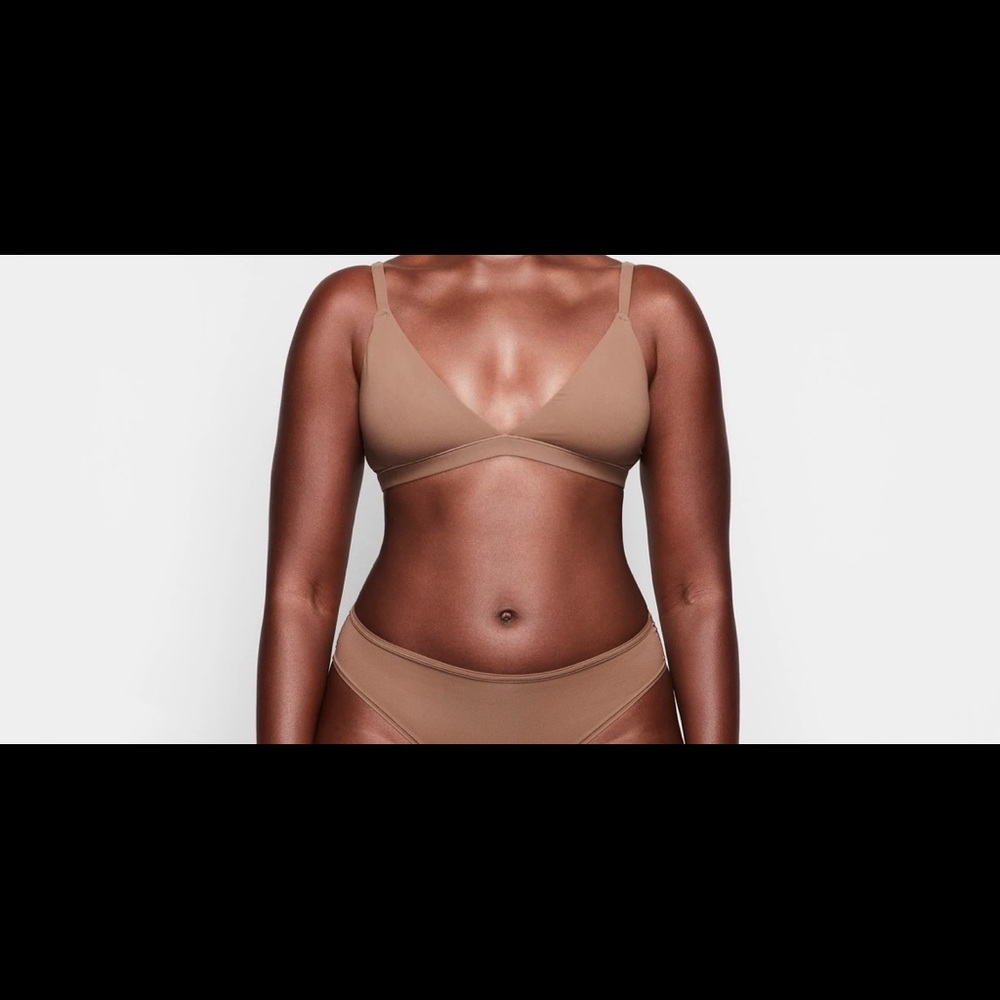 FITS EVERYBODY TRIANGLE BRALETTE